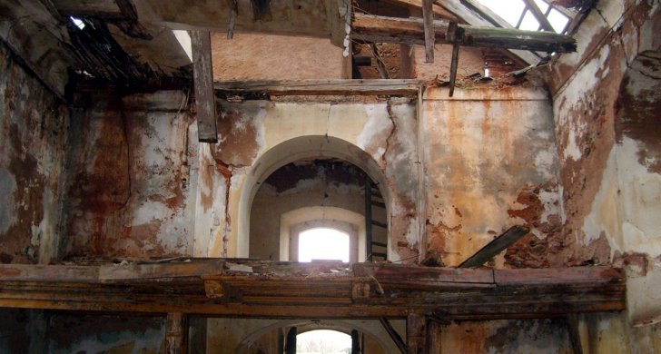 Libyne_kostel predtim.jpg